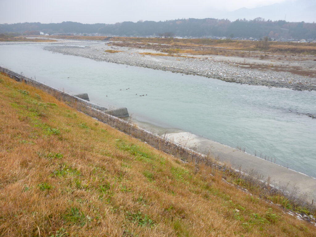 駒ヶ岳と天竜川 駒ヶ岳と天竜川 天竜川〜山の向こうから始まる 天竜川の物語〜